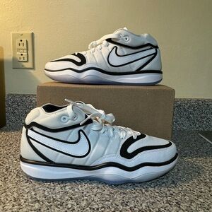 Nike Air Zoom GT Hustle 2 White Black Basketball Shoes DJ9405-102, Mens Size 8.5